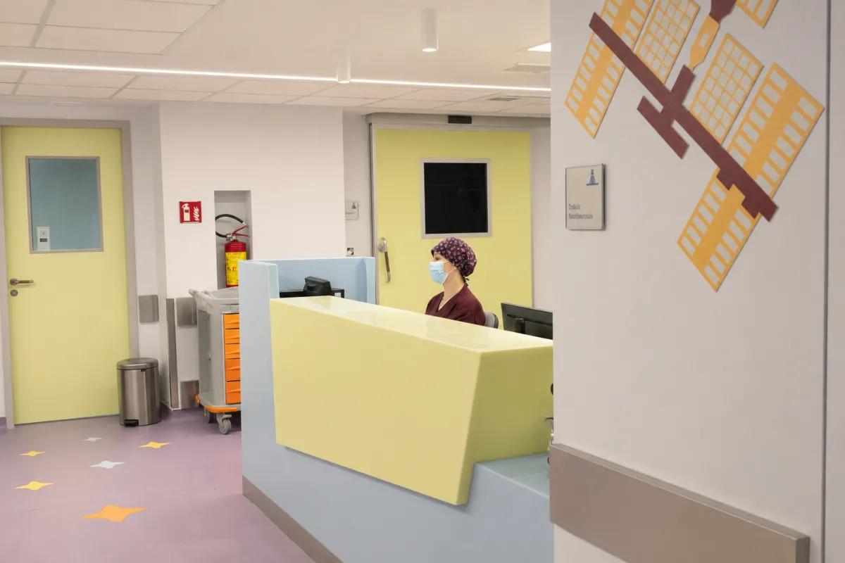 desk_person